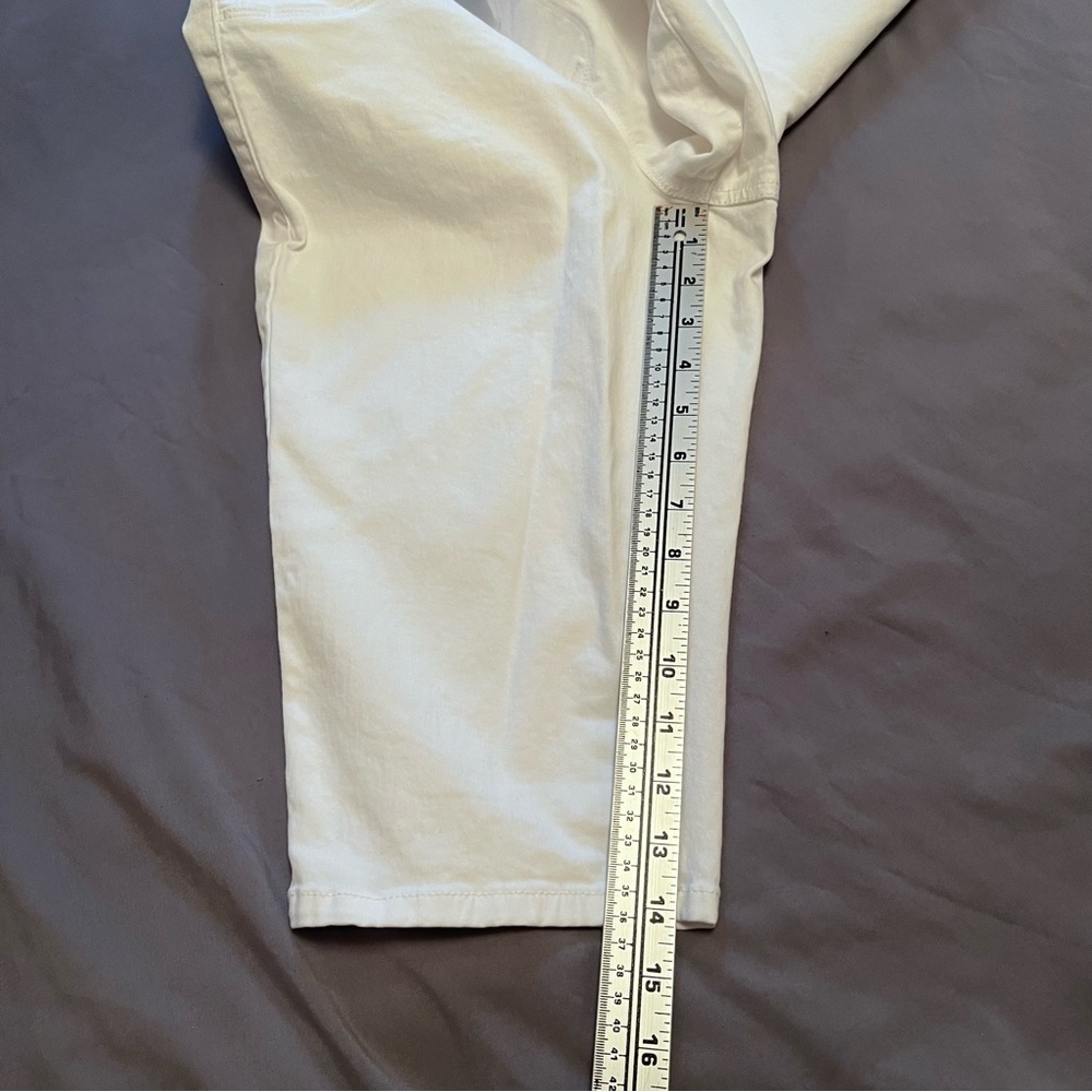 Bandolino Women’s White Pull-On Skimmer Pants - Picture 11 of 11